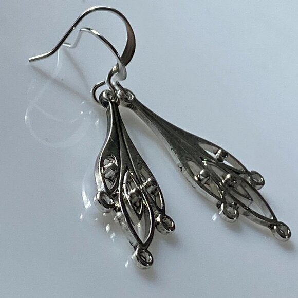 ❤️ Silver Leaf Drop Earrings - Picture 5 of 10